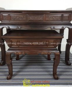 Mẫu sập thờ gia tiên bằng gỗ Chiu Liu với hoạ tiết Cuốn Thư được nhiều gia chủ ưa chuộng lựa chọn cho không gian thờ cúng của gia đình