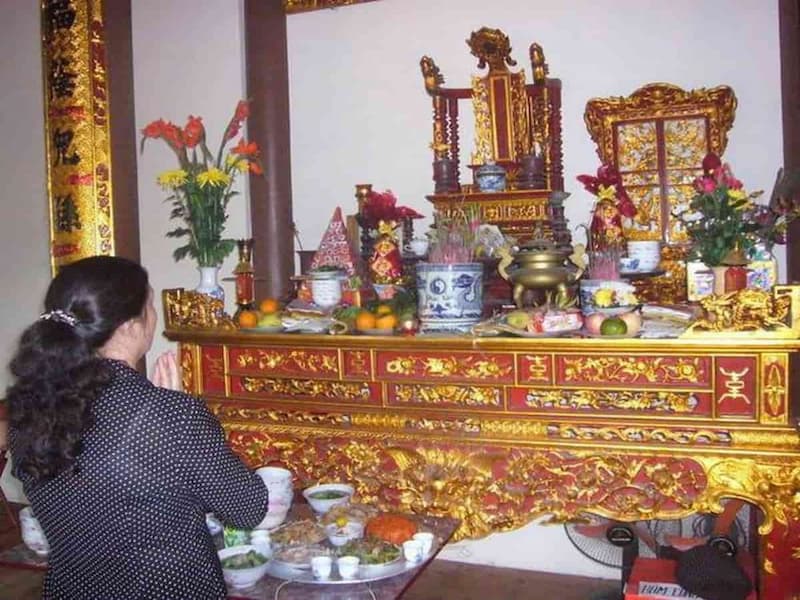 Văn khấn di chuyển bàn thờ để sửa nhà